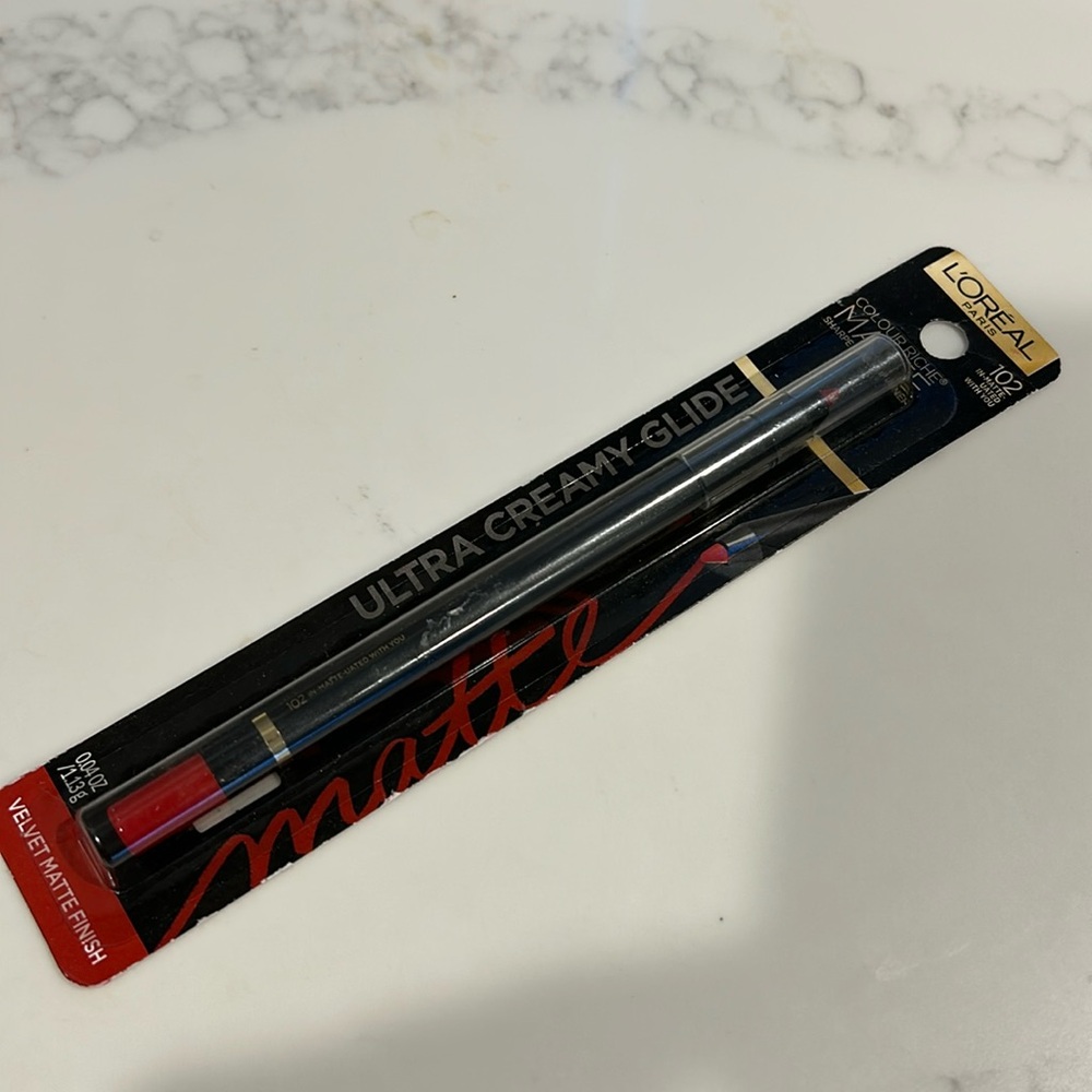 NEW Loreal Matte Lip Liner